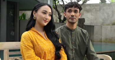 Rayakan Idul Fitri, Mal Hamka dan Sandrina Rilis “Sayang Raya”